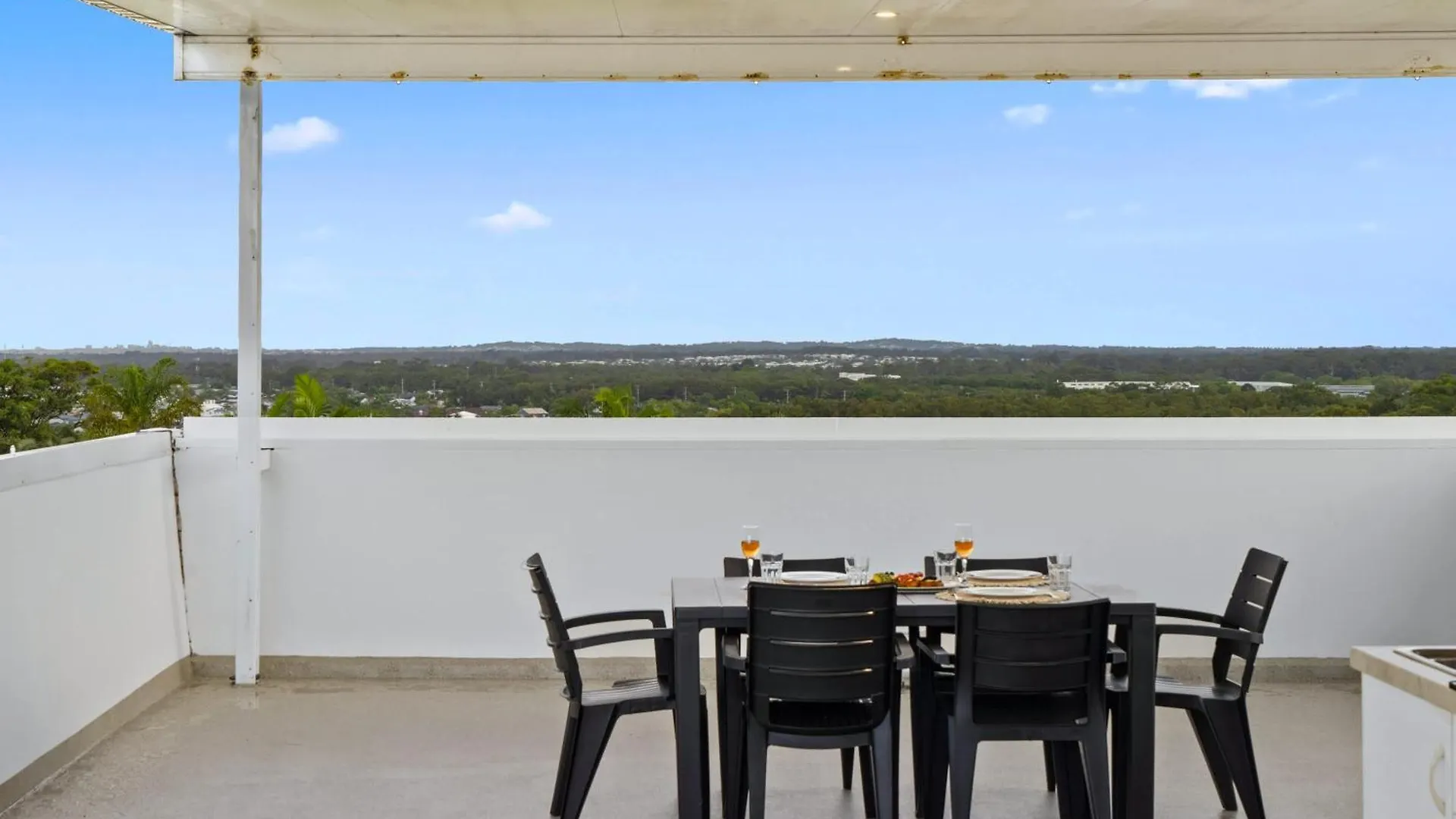 Headland Horizons Rooftop Retreat In Alex Alexandra Headland Apartment